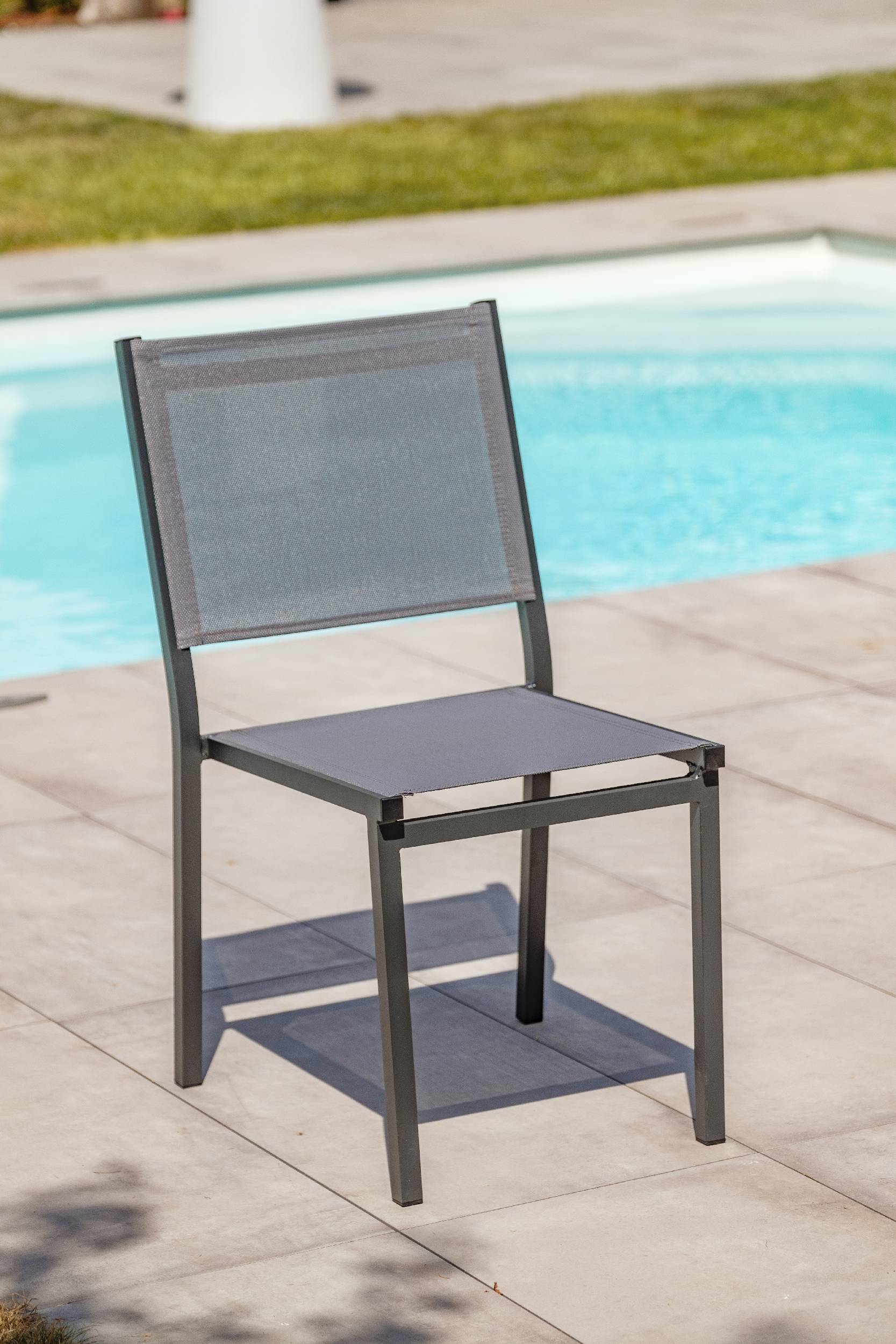 Dcb Garden - Ensemble repas 8 places en aluminium et plateau verre - Gris anthracite - TOLEDE - Image 6