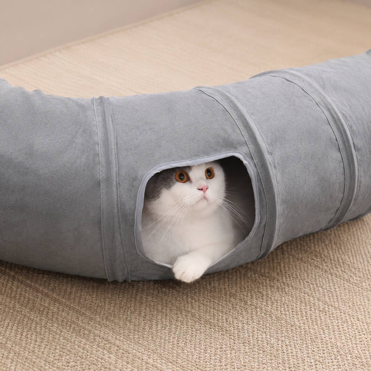 Tunnel à Chat en Daim Pliable avec 2 Trous et Jouet Suspendu Durable - Image 3
