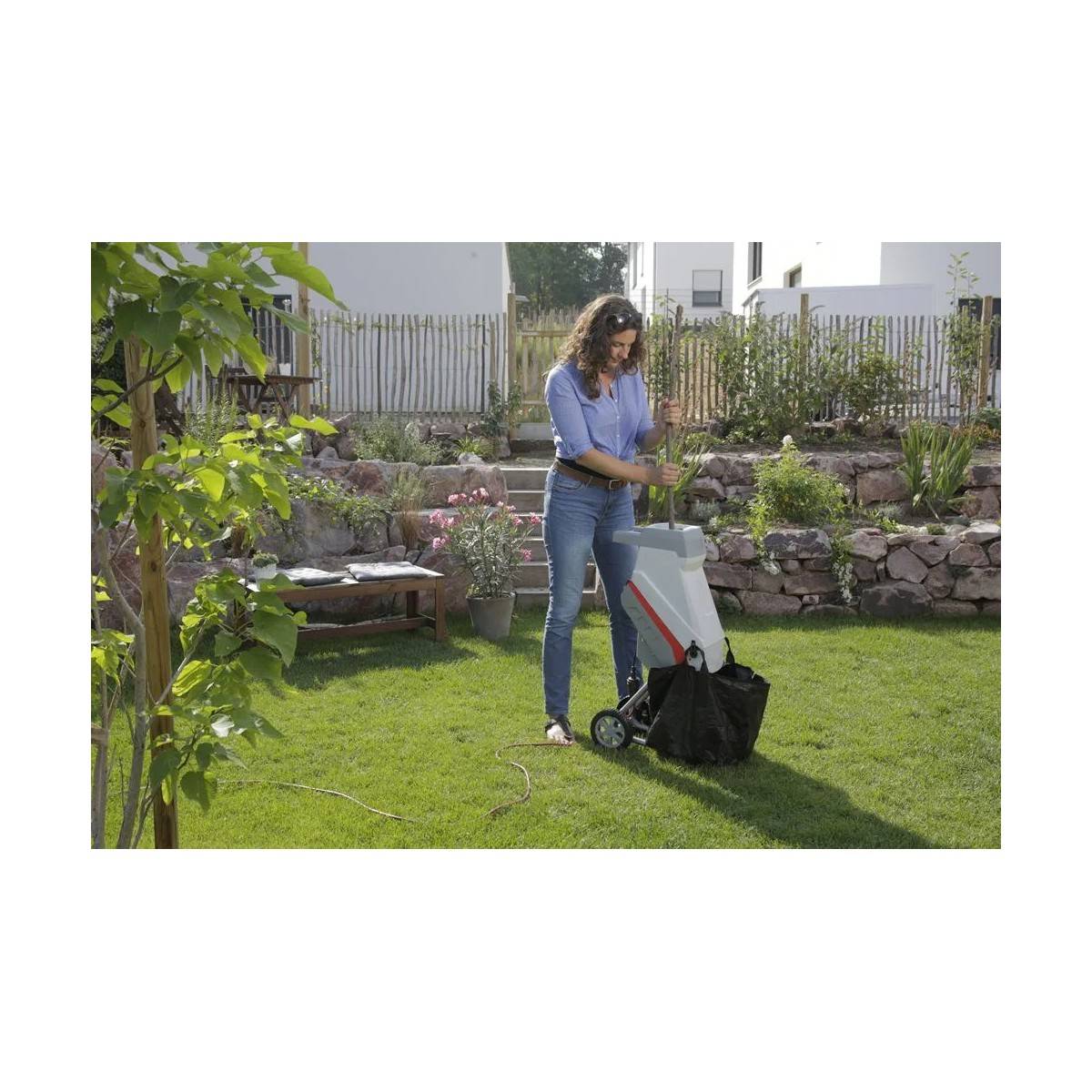 Broyeur de végétaux électrique 2500W Sac 45L 2 Lames acier trempé Branches jusqu'à 45mm IKRA - Image 6