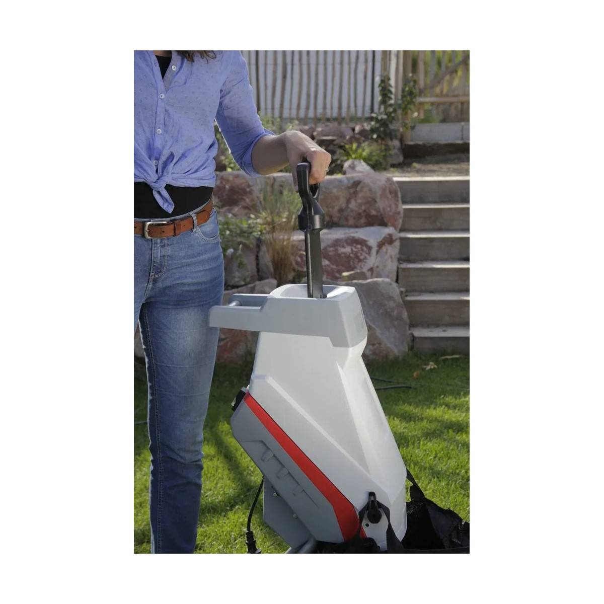 Broyeur de végétaux électrique 2500W Sac 45L 2 Lames acier trempé Branches jusqu'à 45mm IKRA - Image 10