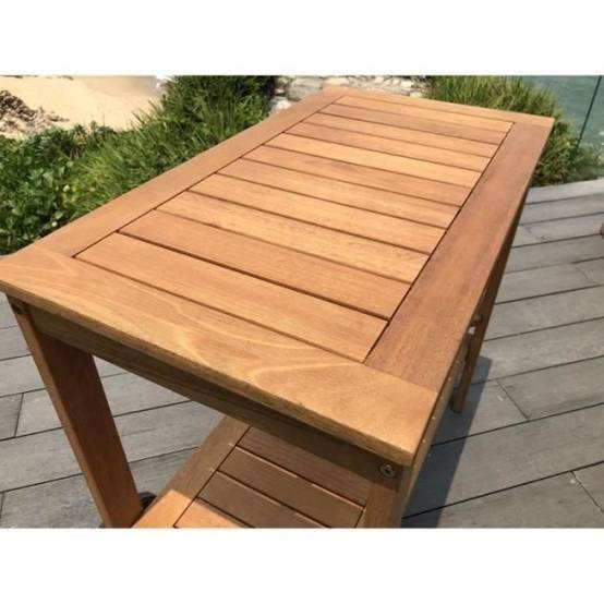 Desserte de jardin a roulettes en bois d'eucalyptus FSC - 93 x 49 x 74 cm - Avec porte-bouteilles - Image 5