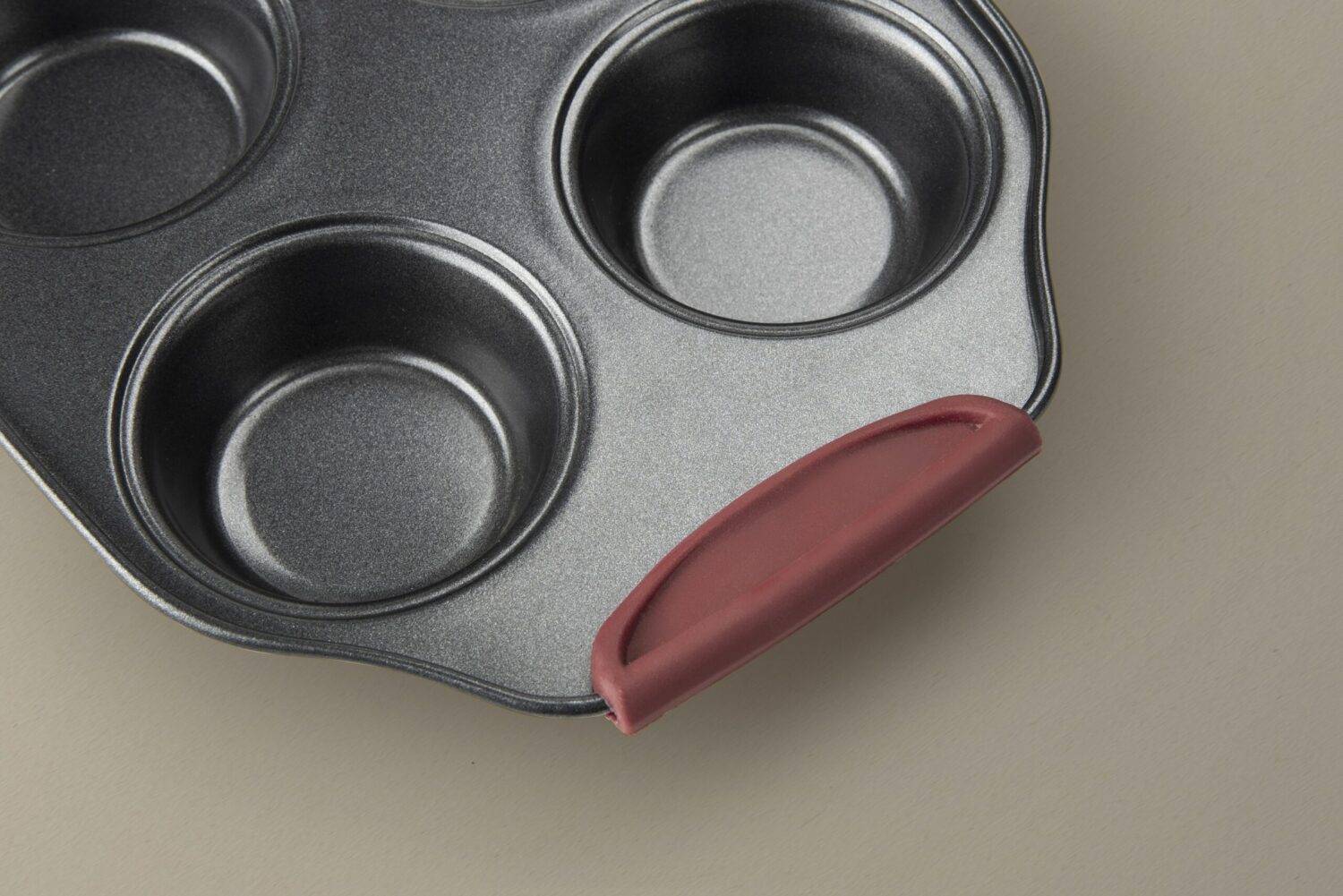 Moule à muffins avec revêtement anti-adhésif - 31 x 18 cm - En acier carbone - Convient aux fours - Myway - Image 2