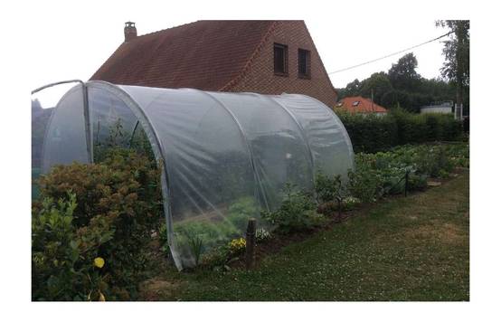 Serre tunnel de jardin - 22m² - 3 x 7,5 m - pieds arrondis - polyéthylène haute densité - 2 portes pivotantes - LES SERRES TONNEAU - Image 7