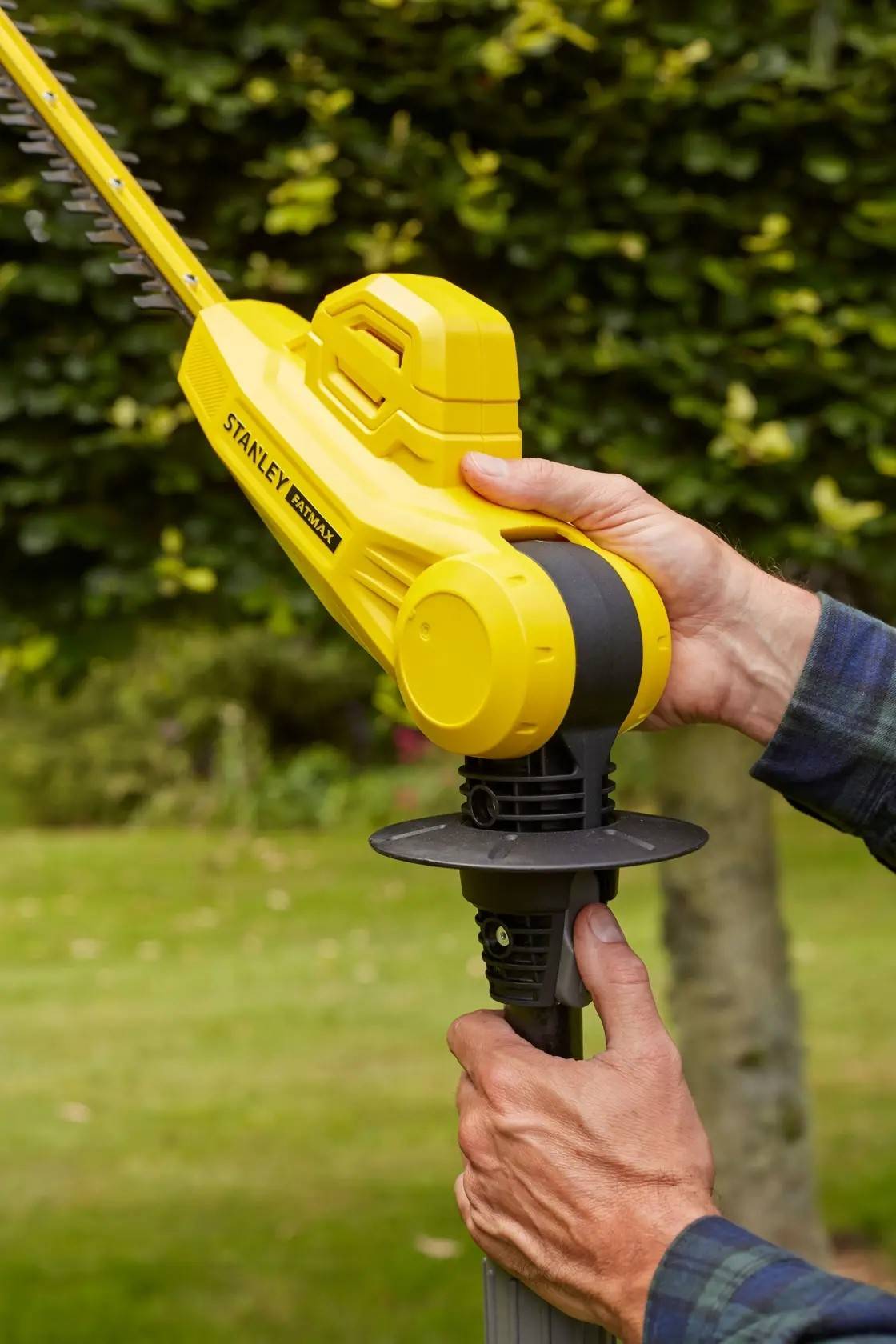 stanley - Taille-Haies sur Perche 18V STANLEY FATMAX V20 SFMCPH845B-XJ Sans Batterie ni Chargeur - Image 4