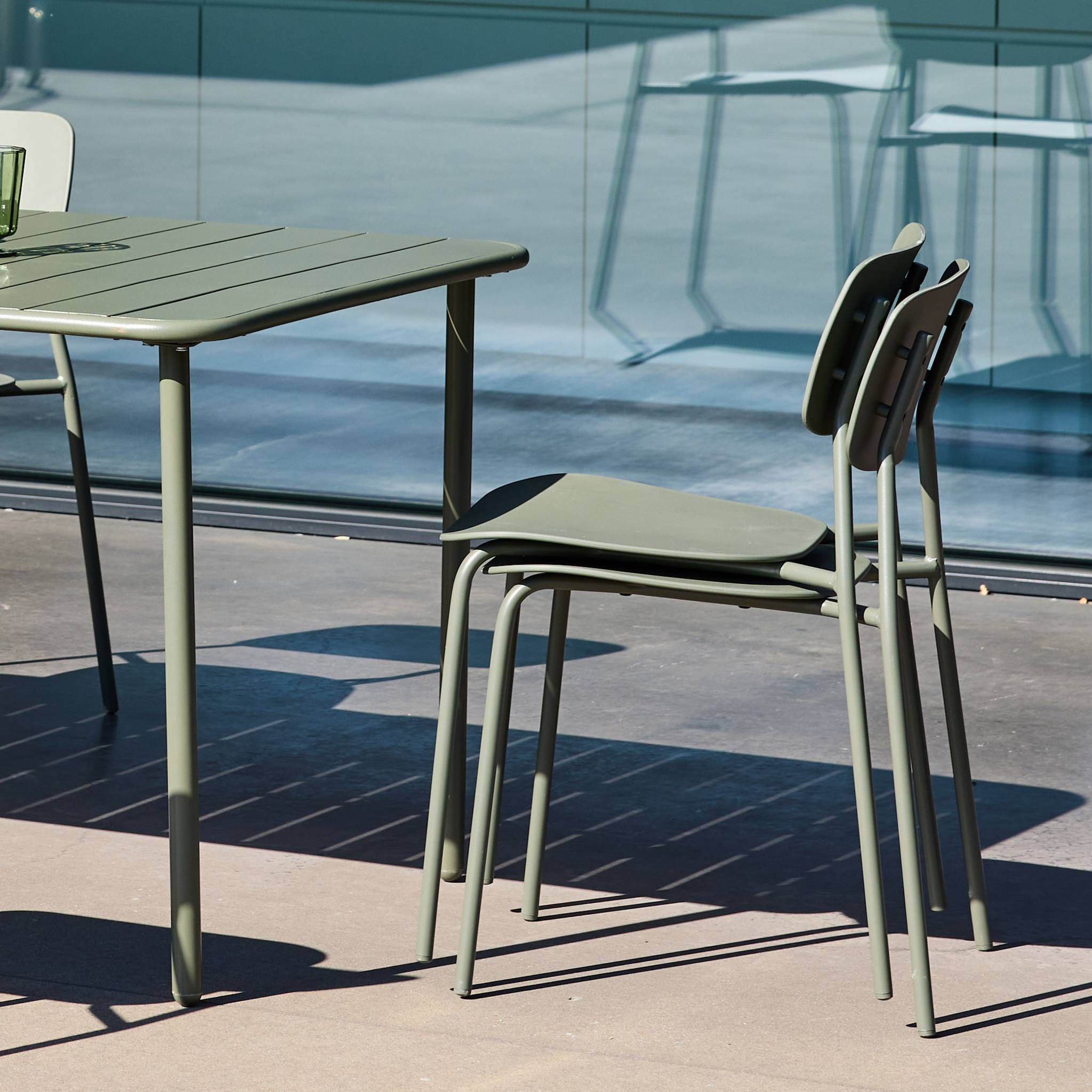 Table de jardin métal + 4 assises kaki. Amélia + Liva L 120 x 70 x 72.5cm | sweeek - Image 5