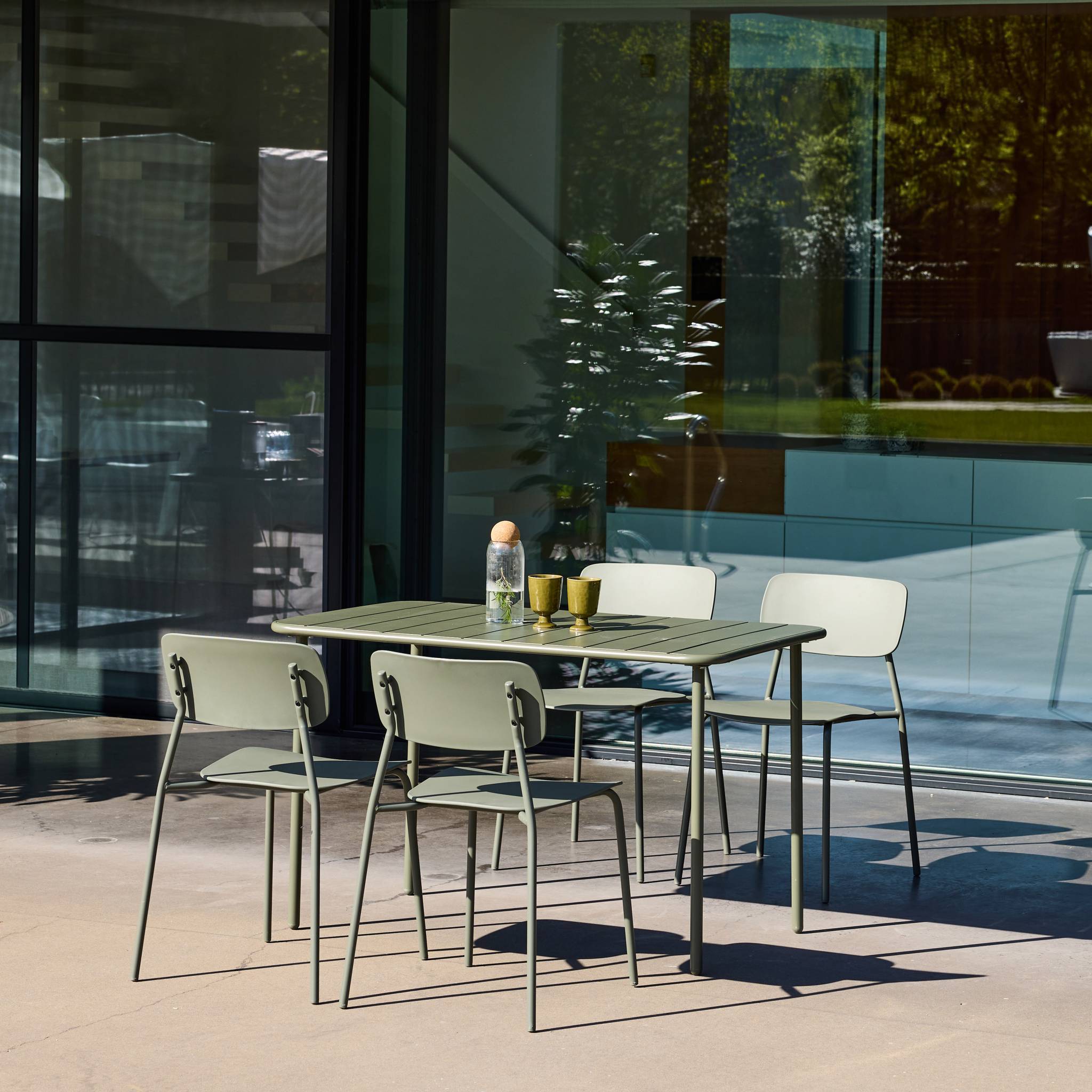 Table de jardin métal + 4 assises kaki. Amélia + Liva L 120 x 70 x 72.5cm | sweeek - Image 3