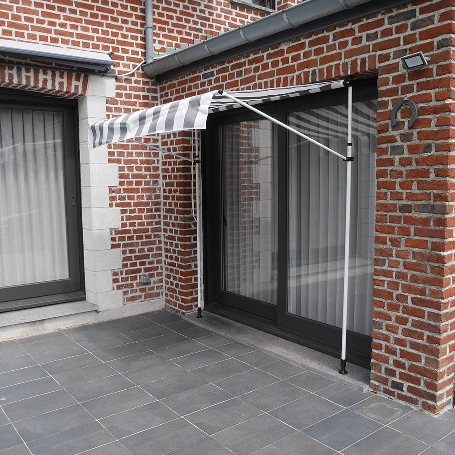 Happy Garden - Store banne pour balcon CHENE 3 × 1,2m - Toile rayée blanche/grise et structure blanche - HAPPY GARDEN - Image 5