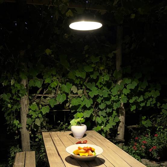 Lampe Solaire Suspendue 1650LM IP65 - Éclairage Réglable 3000K, 4000K, 6000K - Terrasse, Pergola, Jardin - Groupe DDC - Image 1