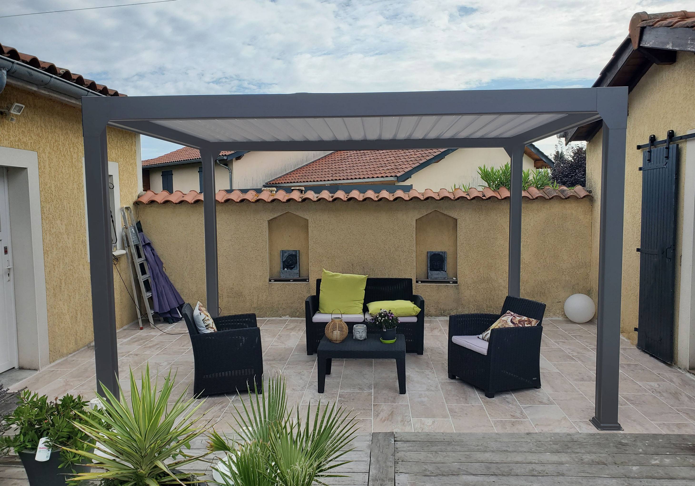 Pergola ALUMINIUM 12m² Bioclimatique 4x3 ACTUAL Gris Sable RAL2900 motorisée avec éclairage LED intégré by Green Outside - Image 3
