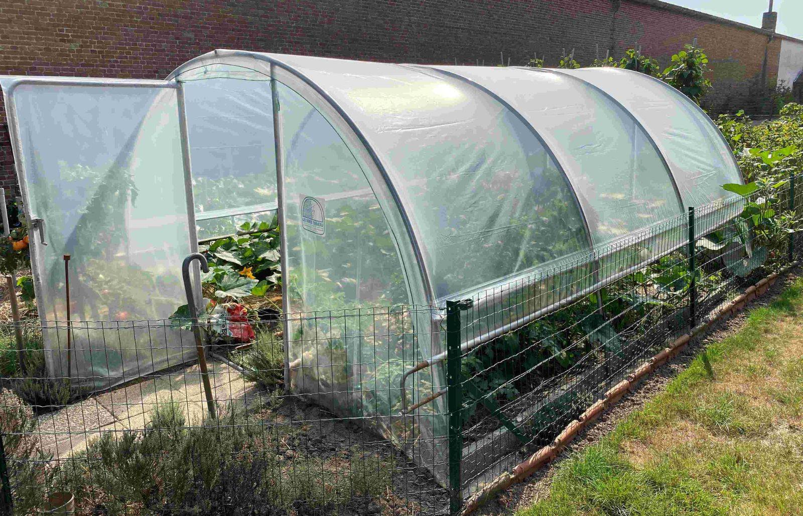 Serre tunnel de jardin - 11m² -  3,7 x 3 m - pieds arrondis - polyéthylène haute densité - aérations latérales - LES SERRES TONNEAU - Image 1