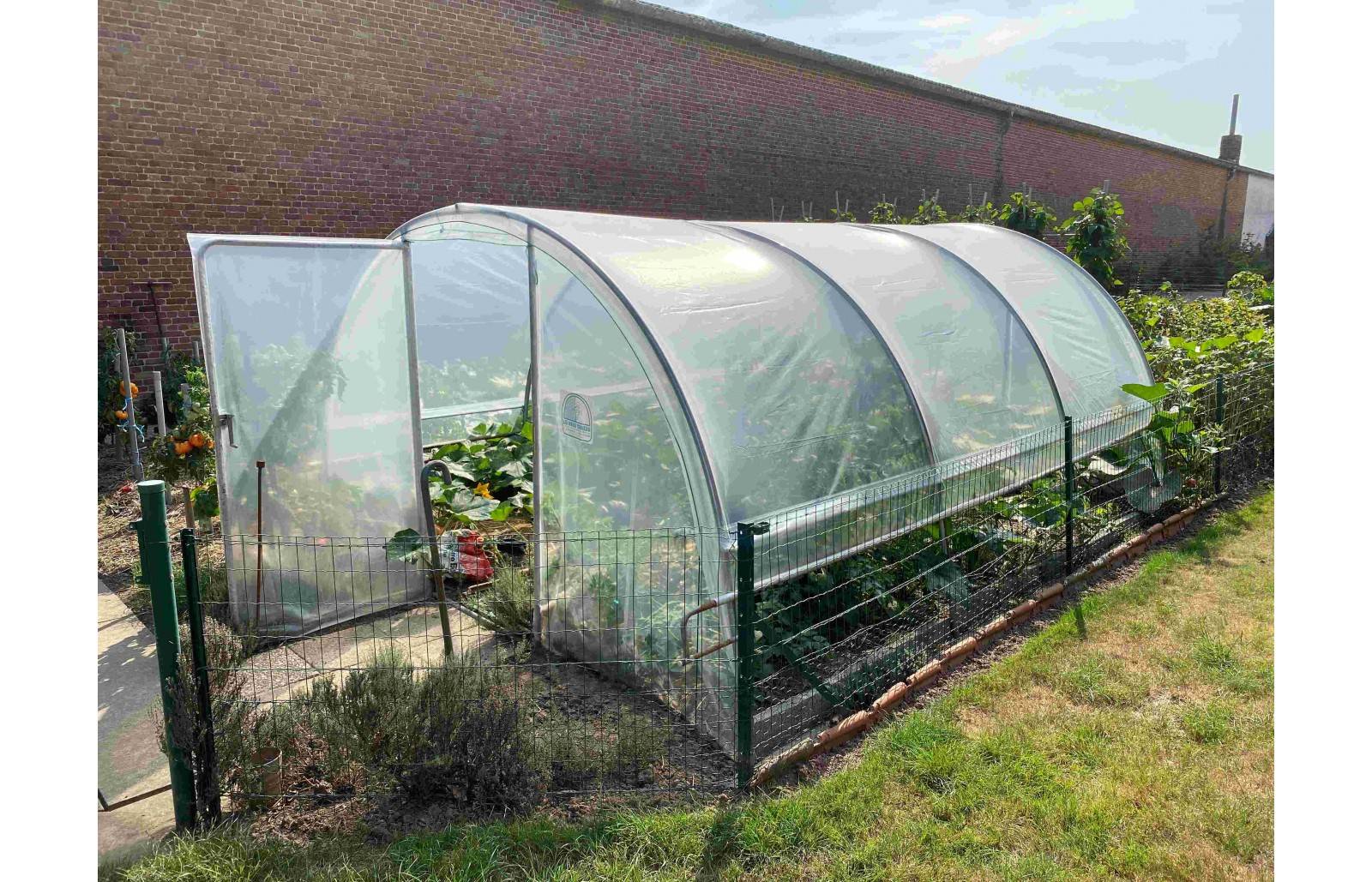 Serre tunnel de jardin - 11m² - 3,7 x 3 m - pieds arrondis - polyéthylène haute densité - aérations latérales - LES SERRES TONNEAU - Image 5