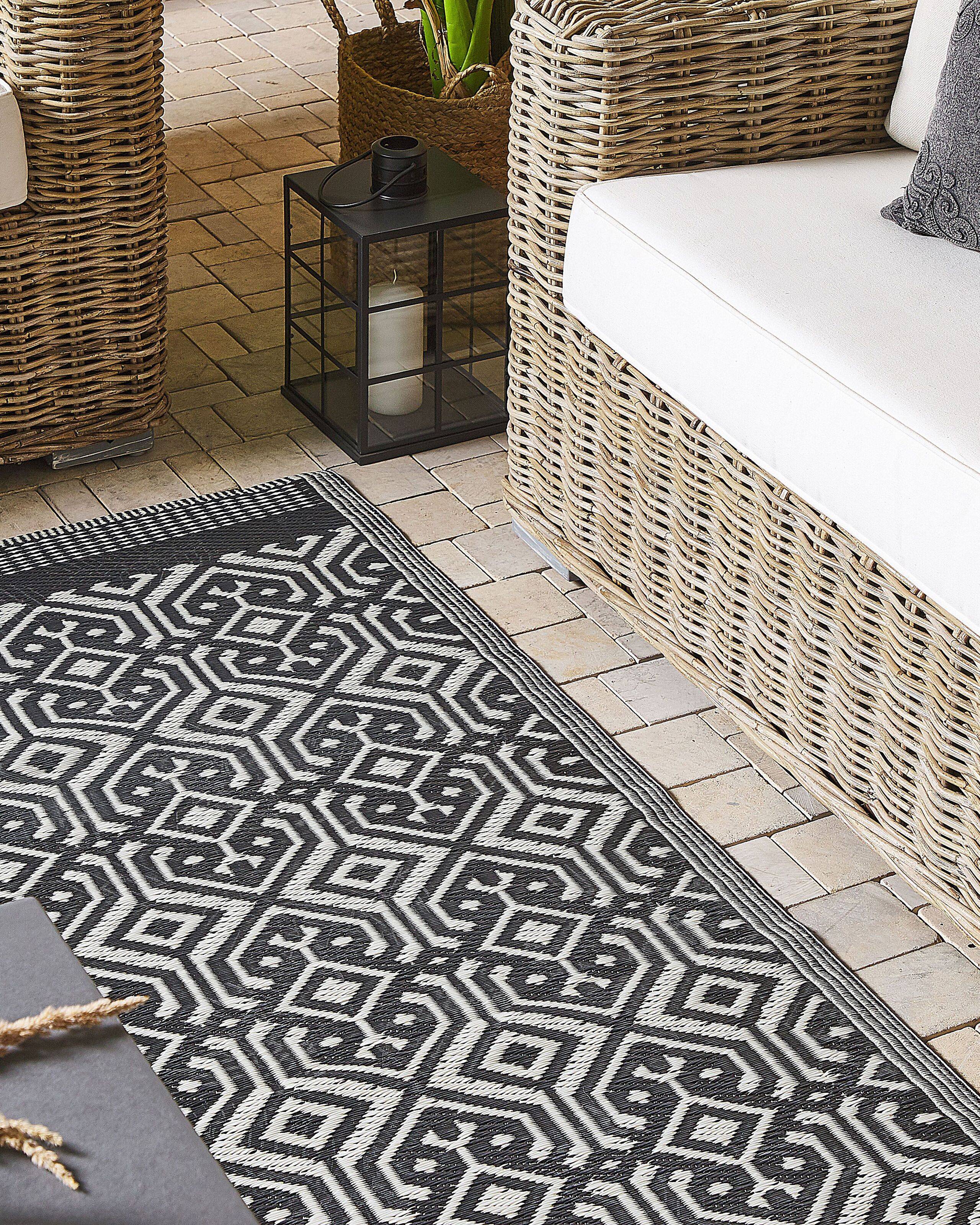 Beliani - Tapis Extérieur et Intérieur Noir et Blanc Motif Géométrique en Polypropylène Recyclé 120 x 180 cm pour Terrasse ou Cuisine Moderne et Boho Beliani - Image 2