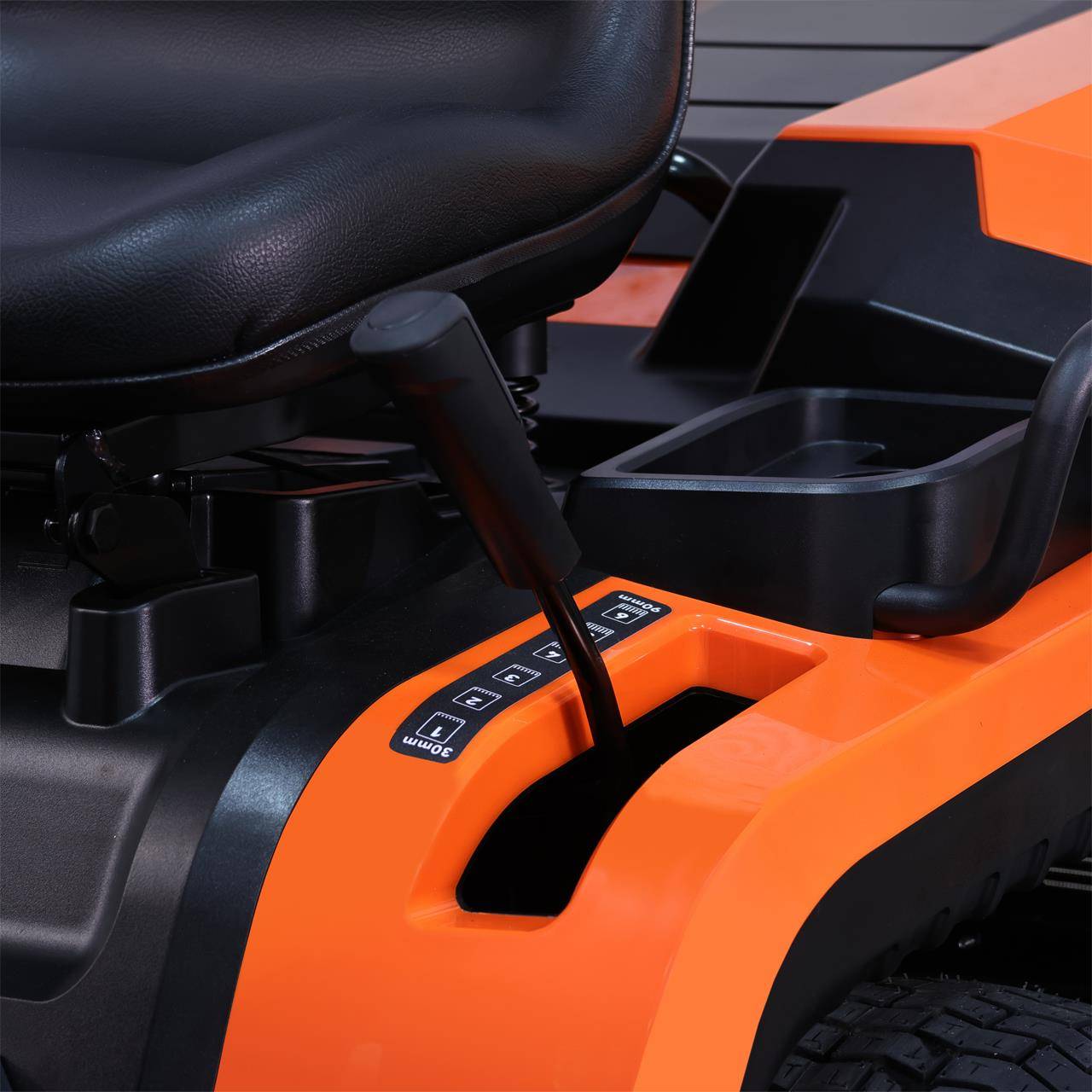 FUXTEC - Tondeuse à gazon autoportée FUXTEC FX-RMT92A – Tracteur tondeuse – 452 cm³ – 9,2 kW – 92,5 cm – Hydrostatique – Bac 280 L – 6000 m² - Image 9
