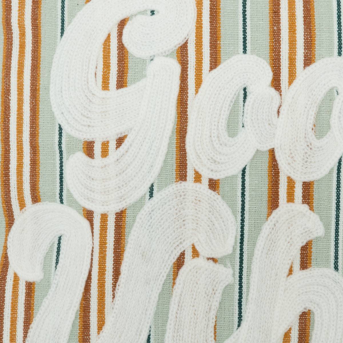 Coussin décoratif rayé Vert Céladon et Ocre motif Blanc brodé 40 x 40 cm - Image 4