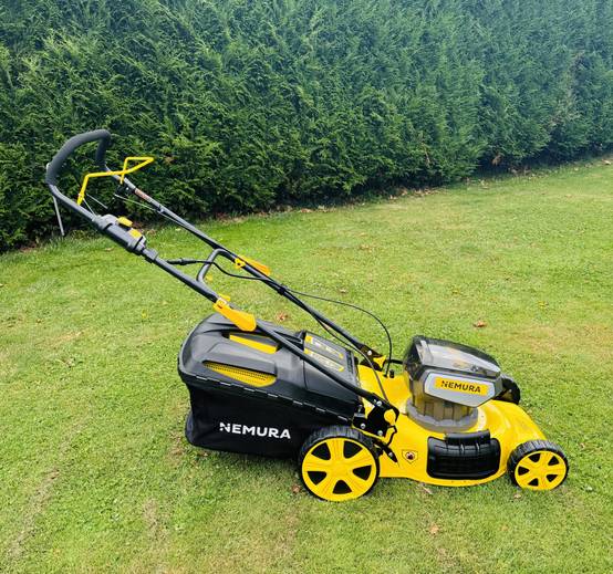 Nemura - Tondeuse A Batterie 80V (2x40V) - Coupe 46cm - Autotractée + 2 Batteries 4Ah + Double Chargeur - Autonomie 500m2 - Image 3