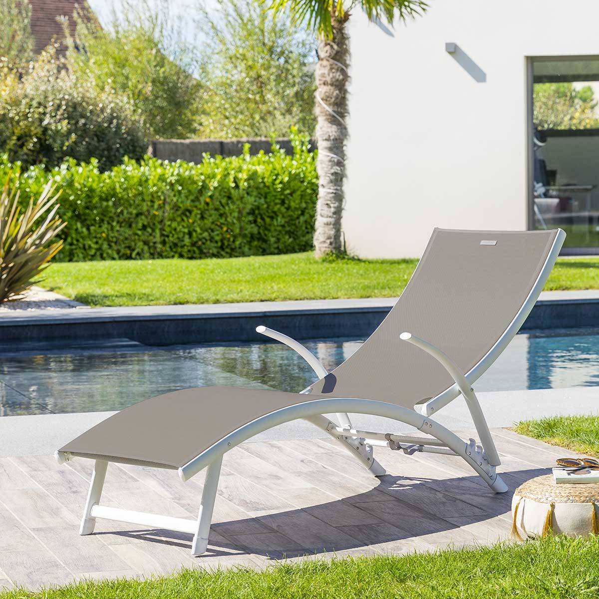 Hesperide - Transat "Samba" noisette & blanc en aluminium traité époxy Hespéride - Image 1