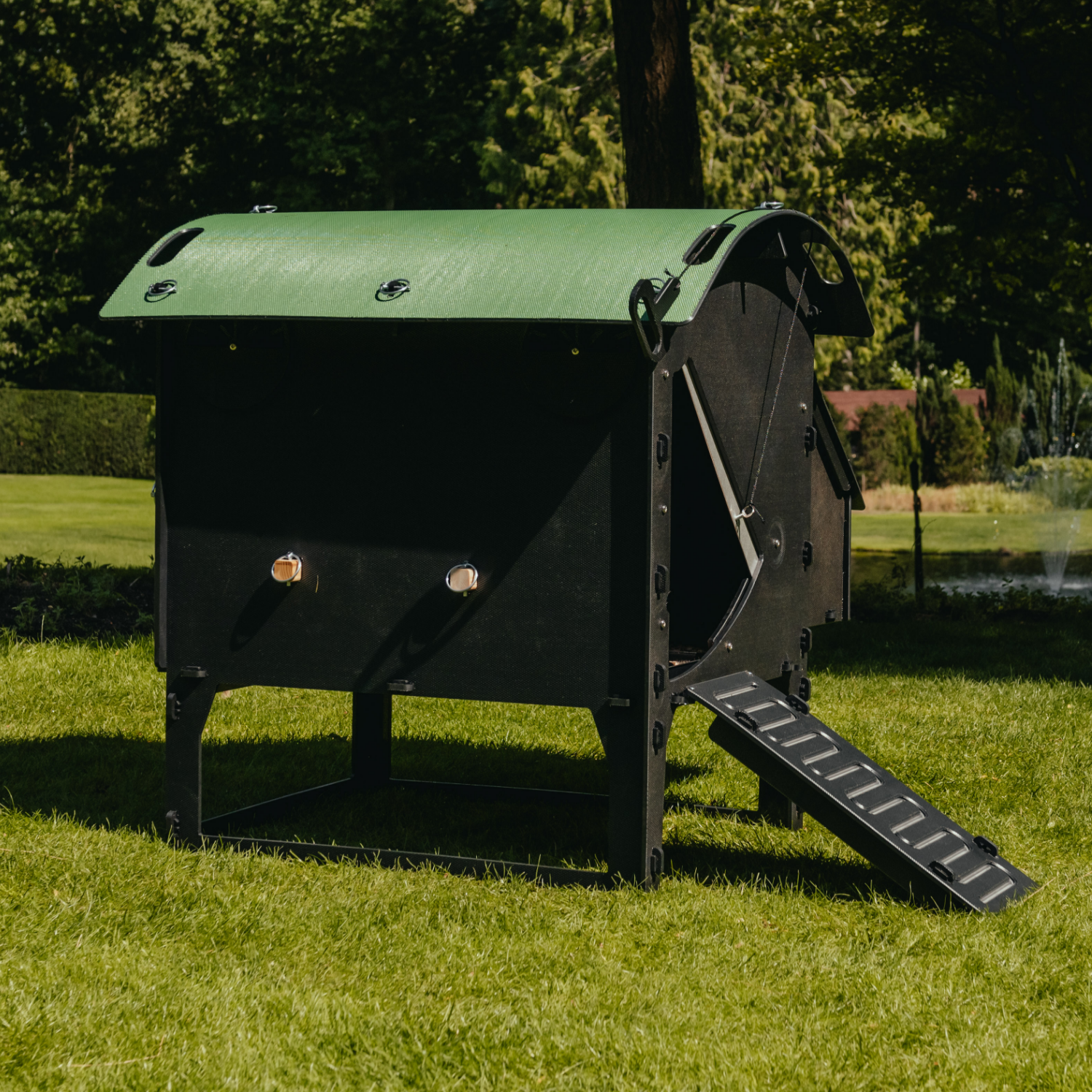 Poulailler Nestera The Lodge Medium 5 poules - Plastique recyclé - garanti 25 ans - Image 2