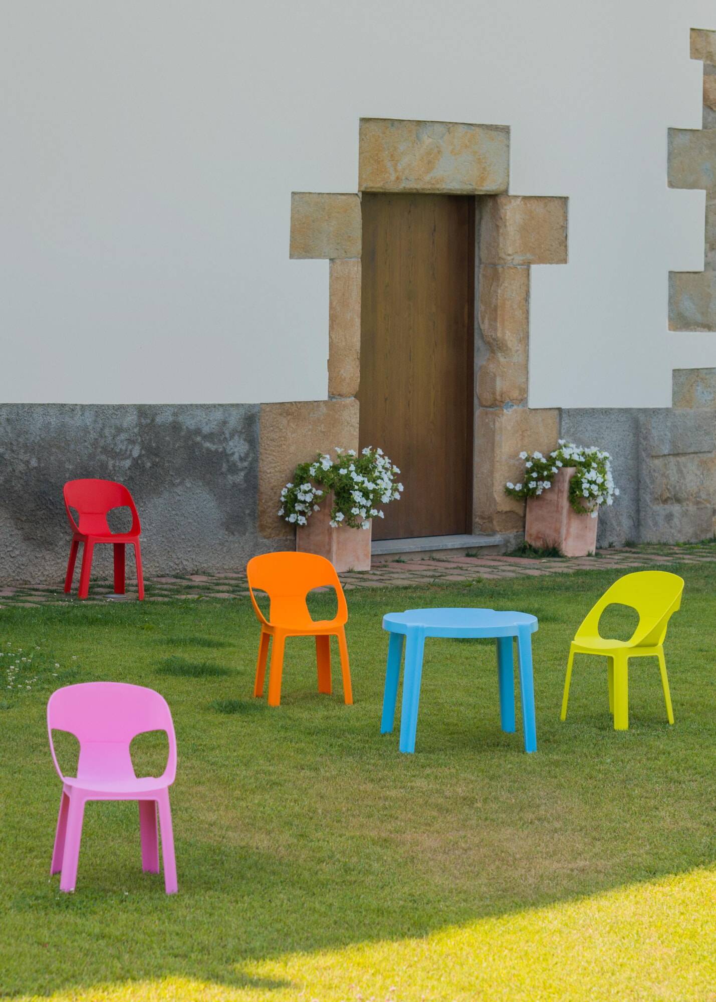 Set 4+1 chaises-table pour enfants intérieur, extérieur bleu ciel/rose/rouge/orange/vert citron RITA garbar - Image 3