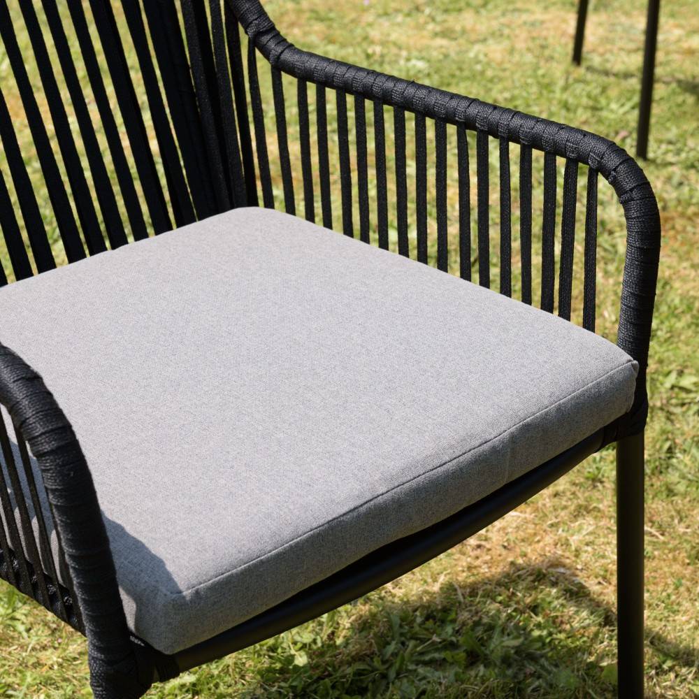 Macabane - MALO - Ensemble de jardin - Table diam 70cm + 2 fauteuils gris/noirs - Image 9