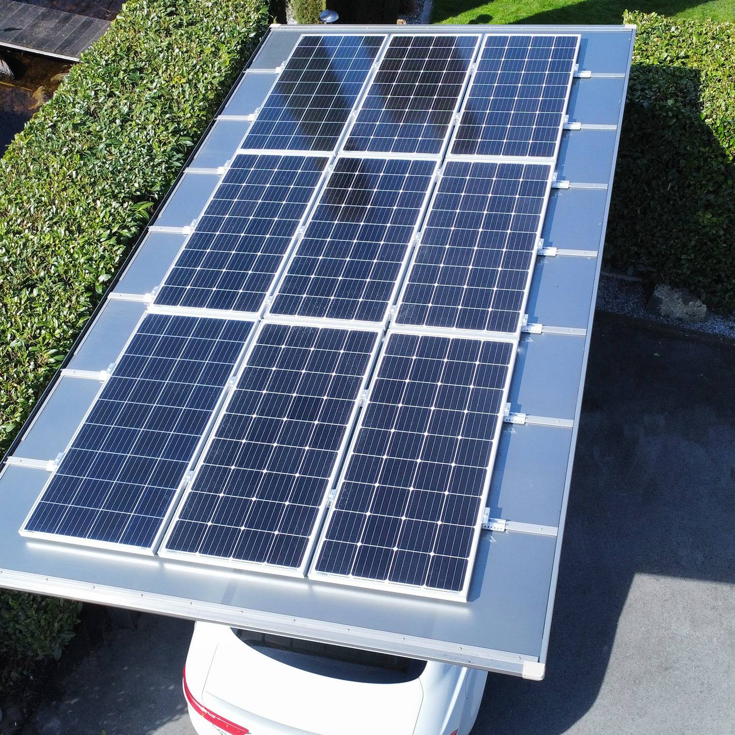 Carport simple avec 6 panneaux solaires - charge de toiture 100kgs/m² -  Anodisé coloris inox brillant - Ximax rallongé Linea - Image 4