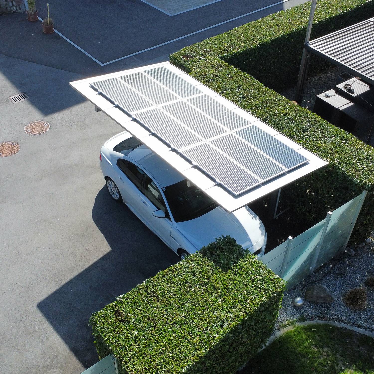 Carport simple avec 6 panneaux solaires - charge de toiture 100kgs/m² - Anodisé coloris inox brillant - Ximax rallongé Linea - Image 5