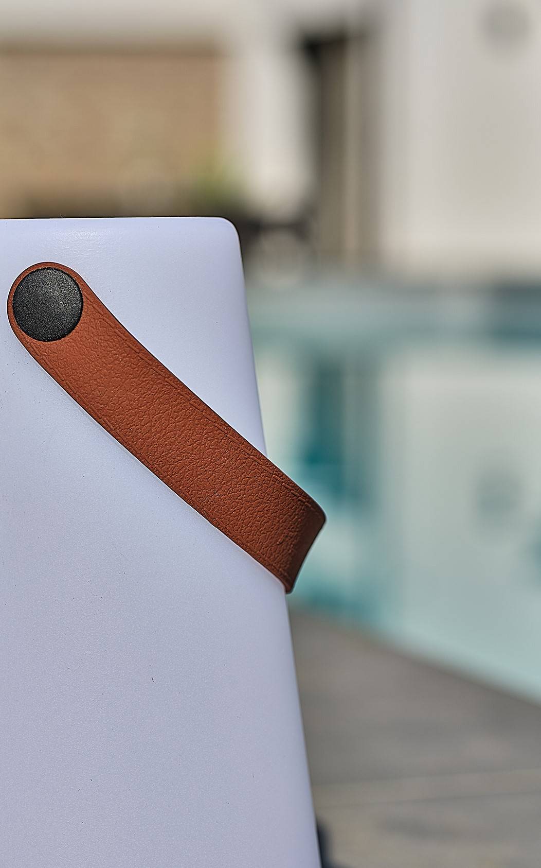 Lampe enceinte bluetooth sans fil LUMEA poignée cuir - REMARQUABLE - Image 3
