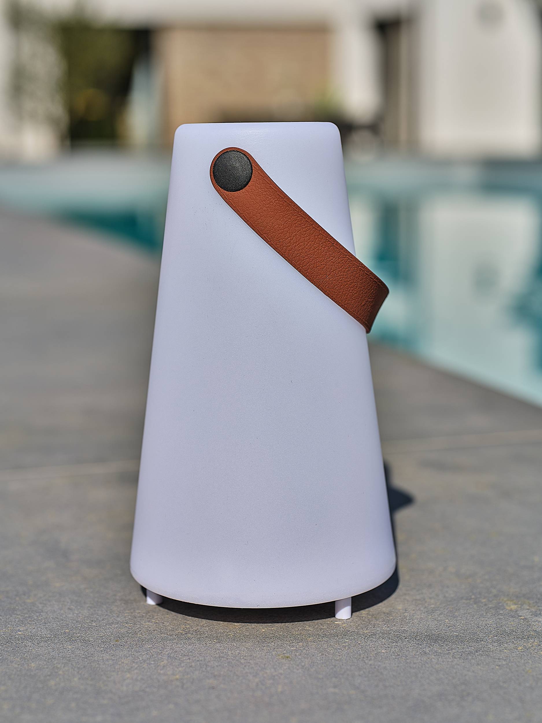 Lampe enceinte bluetooth sans fil LUMEA poignée cuir - REMARQUABLE - Image 2