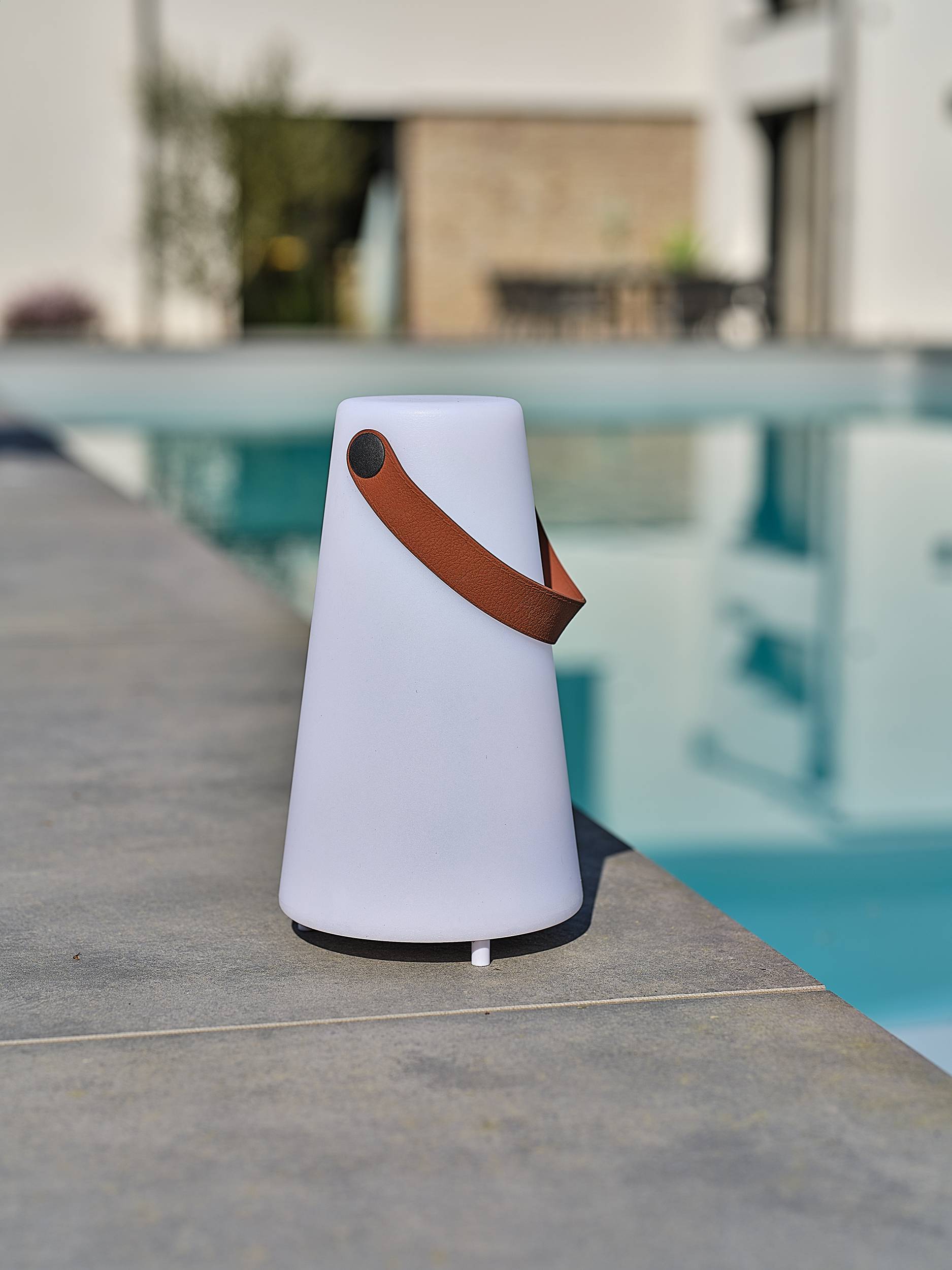 Lampe enceinte bluetooth sans fil LUMEA poignée cuir - REMARQUABLE - Image 5