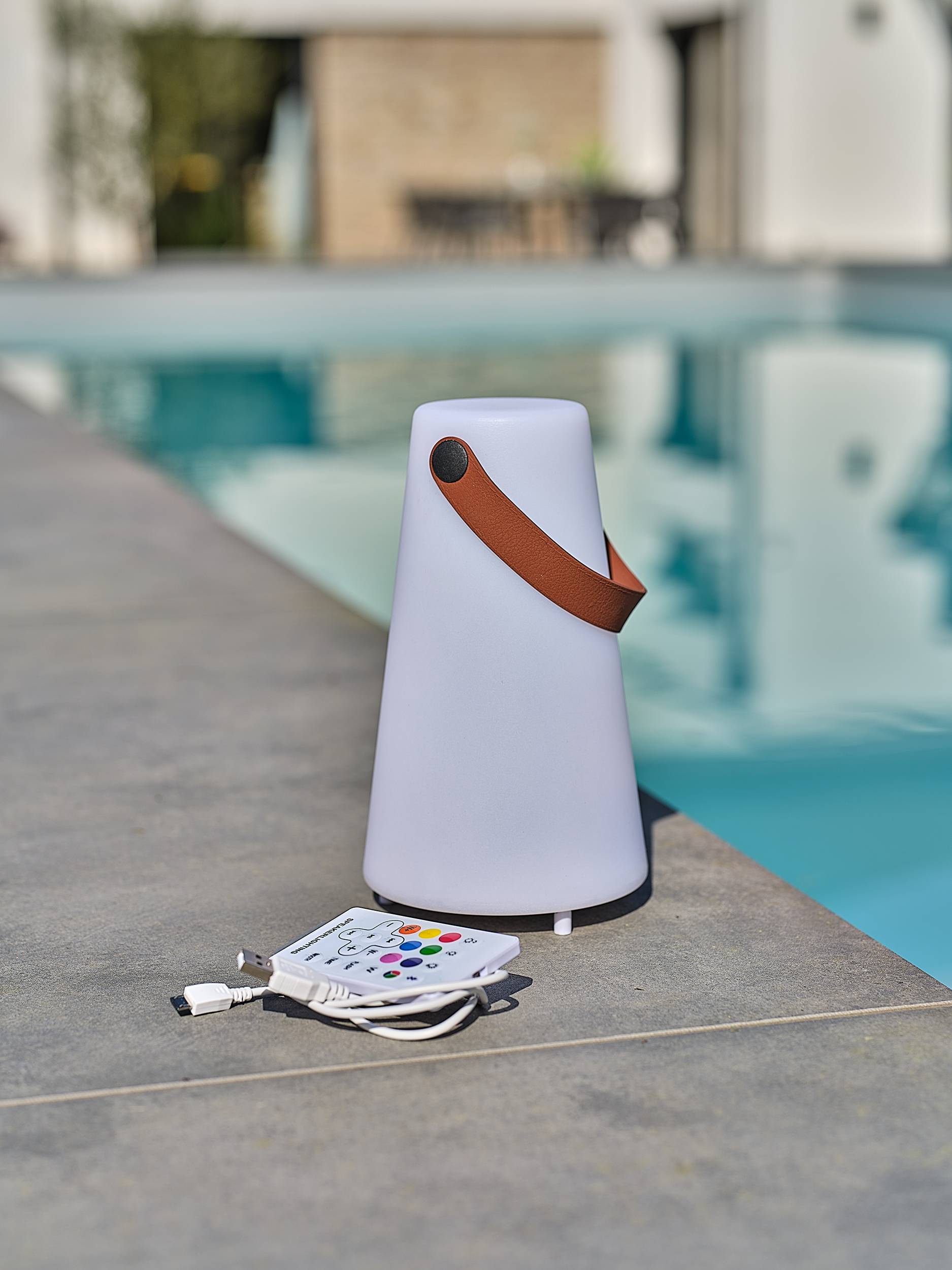 Lampe enceinte bluetooth sans fil LUMEA poignée cuir - REMARQUABLE - Image 4