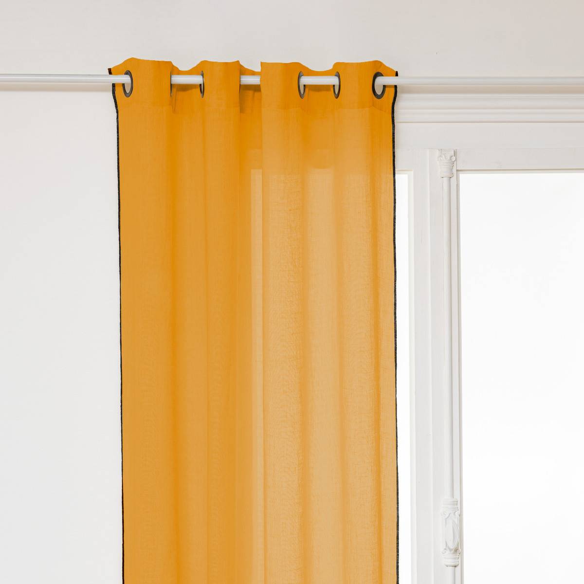 Atmosphera - Lot de 2 Rideaux à œillets en Lin Jaune Ocre avec surpiqûre noire 130 x 260 cm - Image 2