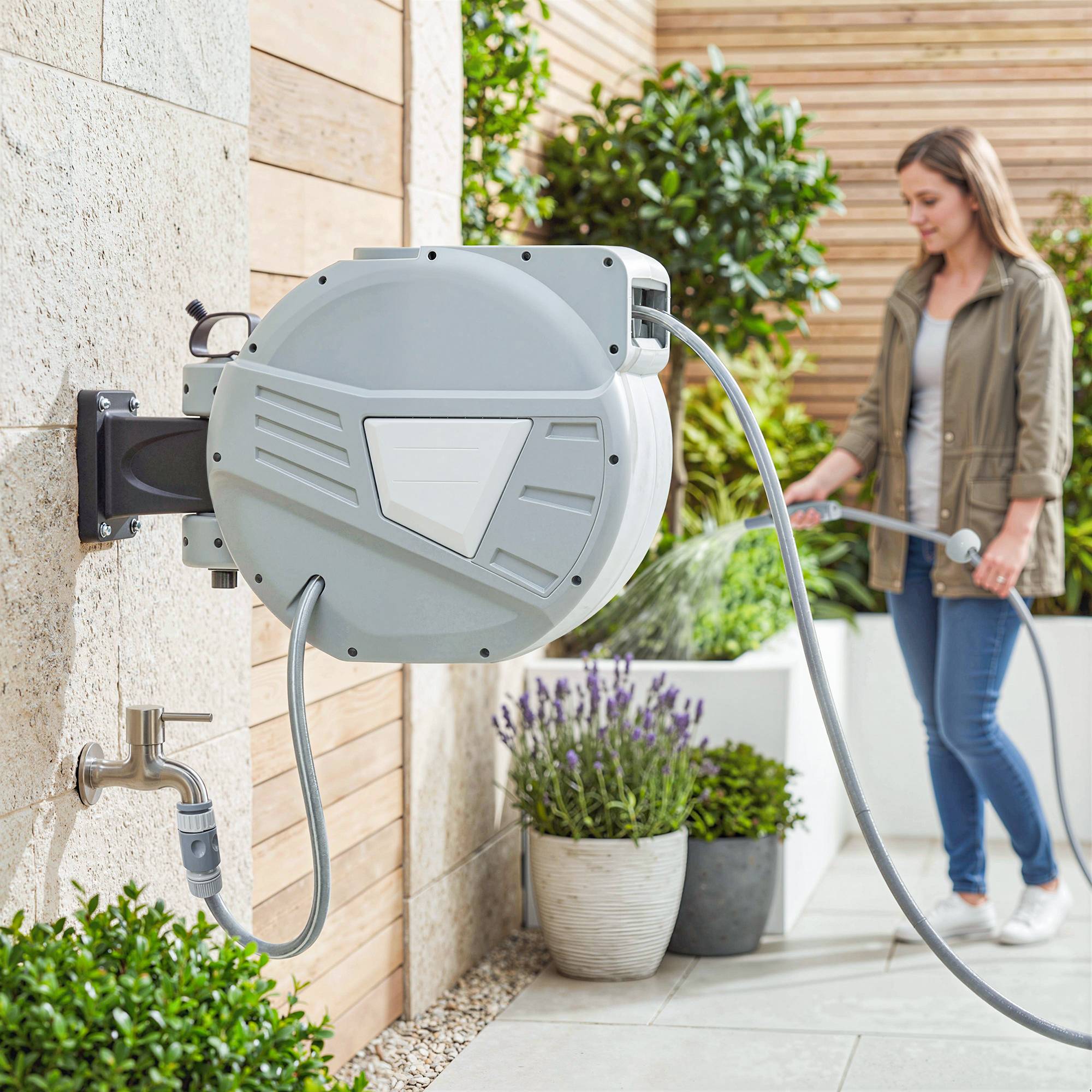 ComfortXL - Enrouleur tuyau arrosage mural PP gris 20 m pivotant 180° rétraction auto - ComfortXL Outdoor Living - Image 3