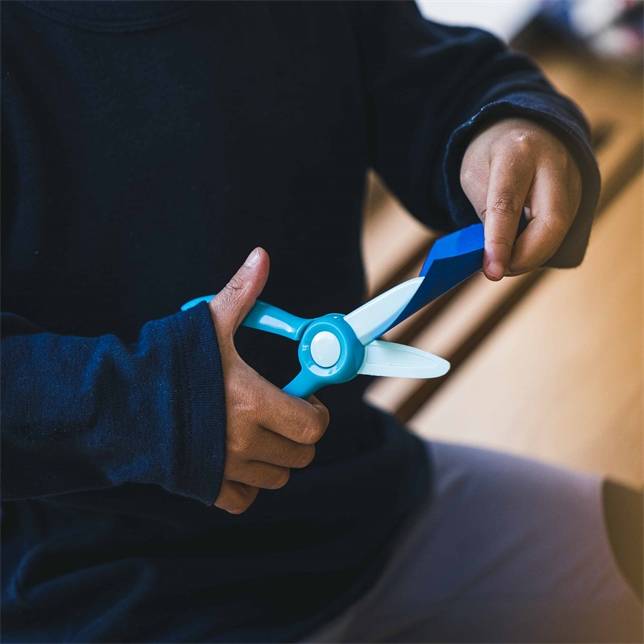 Fiskars - Premiers ciseaux pour enfants à partir de 2 ans - lames en plastique - bleu - Image 4