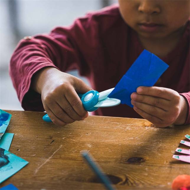 Fiskars - Premiers ciseaux pour enfants à partir de 2 ans - lames en plastique - bleu - Image 3