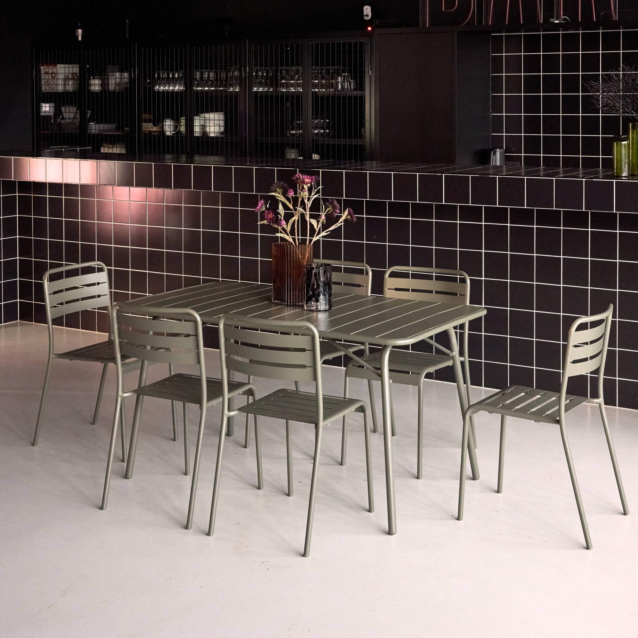 Table de jardin pliante métal + 6 assises. Amelia. kaki. 141.2 x 80 x 72.5cm | sweeek - Image 3