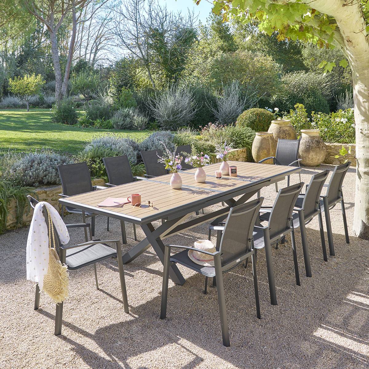 Hesperide - Table de jardin extensible "Axiome" effet bois honey & graphite 10 places en aluminium - Hespéride