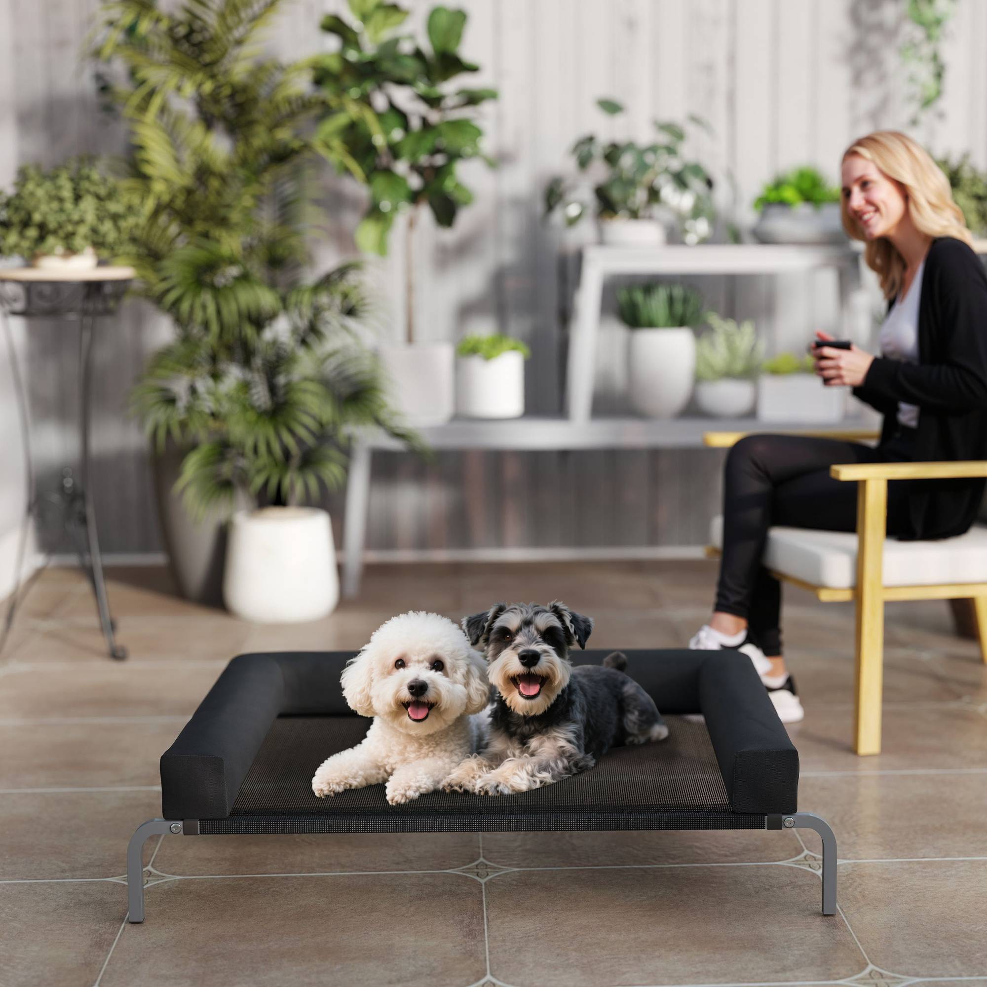 ComfortXL - Lit surélevé pour chien en acier et toile Oxford noir et argent 110 x 75 x 30 cm avec coussin en U et maille aérée - Image 9