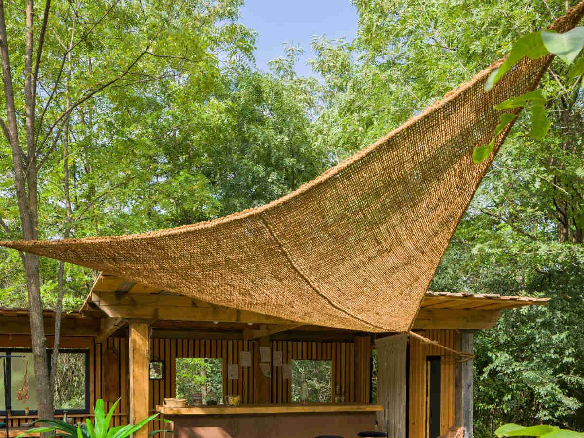 Ombrière naturelle en fibres de coco Triangulaire 3,50 m - Jardiline - Image 1