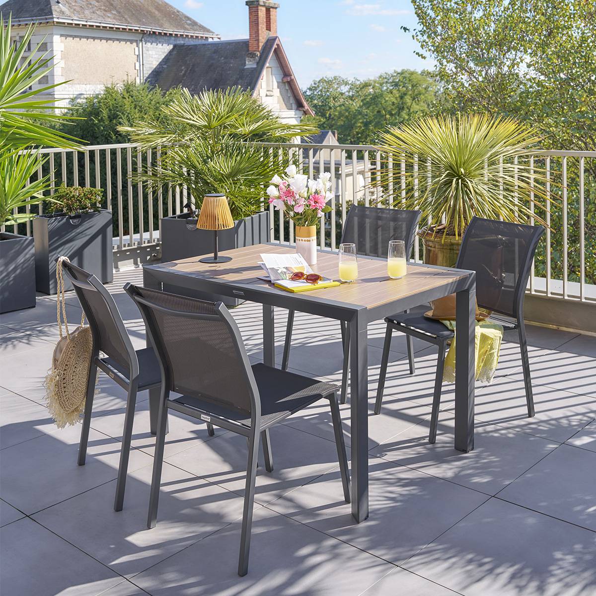 Hesperide - Table de jardin "Évasion" effet bois honey & graphite 4 places lates en aluminium - Hespéride