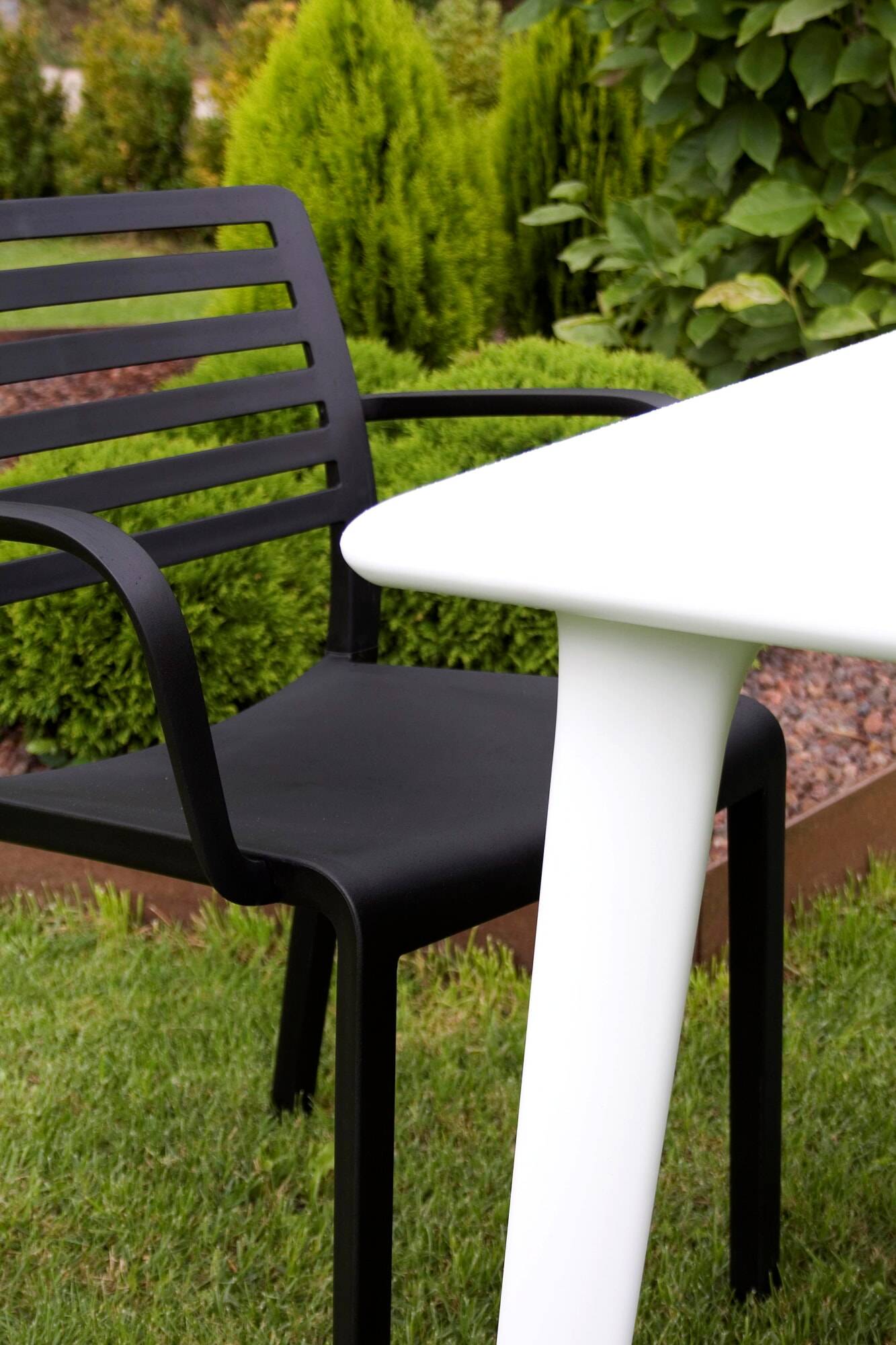 Table carrée extérieur 90x90 blanc DESSA Resol - Image 6
