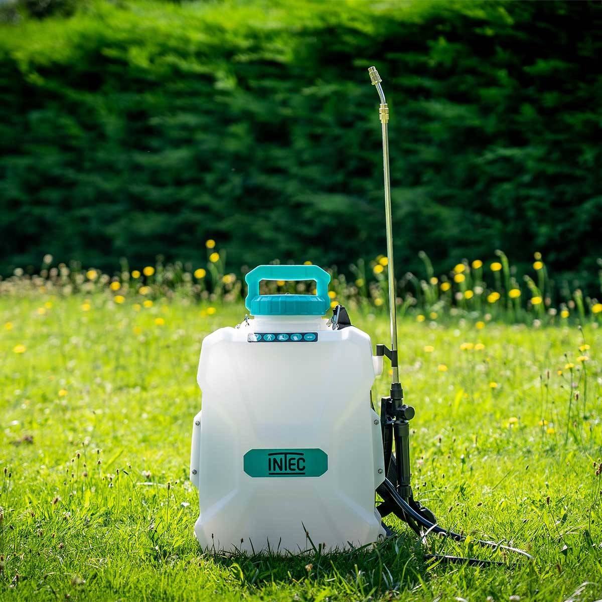 Intec - Pulvérisateur à batterie 20V 12L 5 Bar + 2 Batteries lithium 4.0Ah + Chargeur + 2 Lances Fibre et Inox + 4 buses INTEC - Image 7