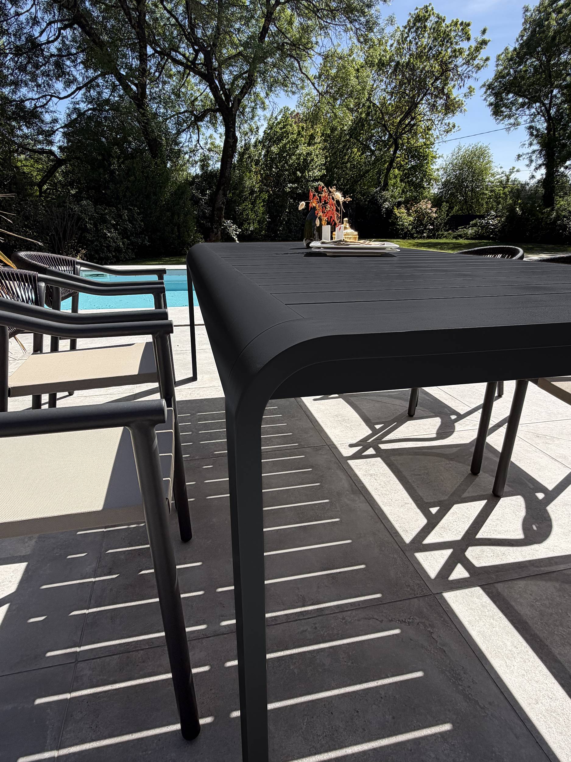 Dcb Garden - Ensemble repas de jardin en aluminium 6 places - Gris anthracite - HANOI - Image 6