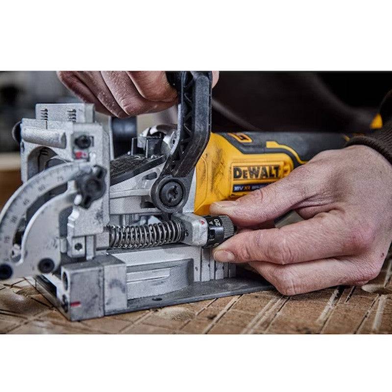 Fraiseuse à lamelles DEWALT XR Sans batterie, ni chargeur - DCW682NT-XJ - Image 4