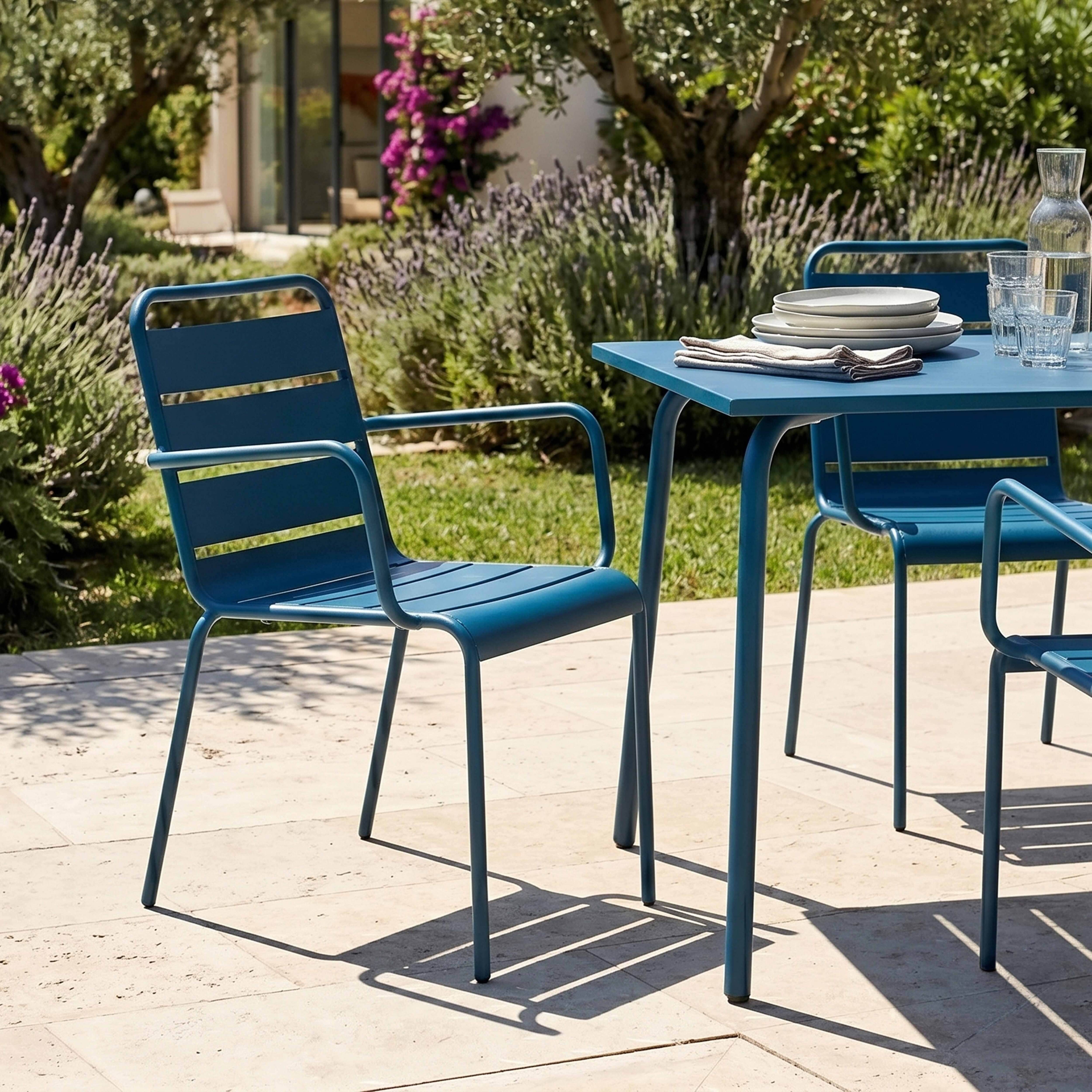 Oviala - Ensemble table de jardin 120 cm et 4 fauteuils en métal bleu pacific Palavas - Oviala - Image 4