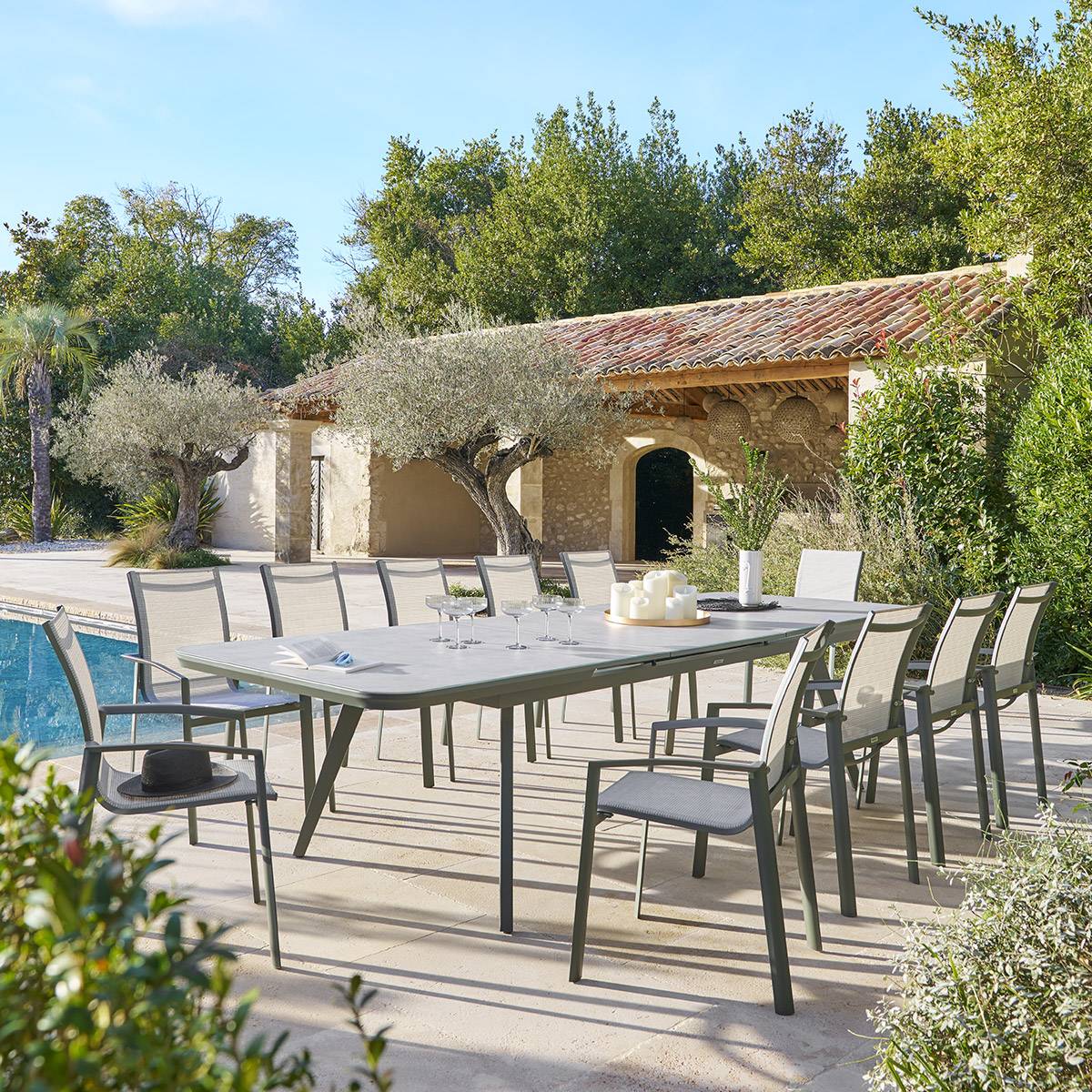 Hesperide - Table de jardin extensible "Pulpy" vert laurier & gris granite 12 places en aluminium verre et céramique Hespéride - Image 1