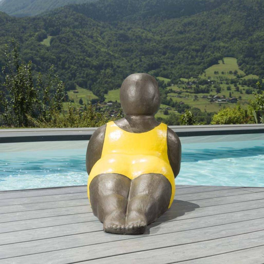 Statue grosse femme jaune - Image 4