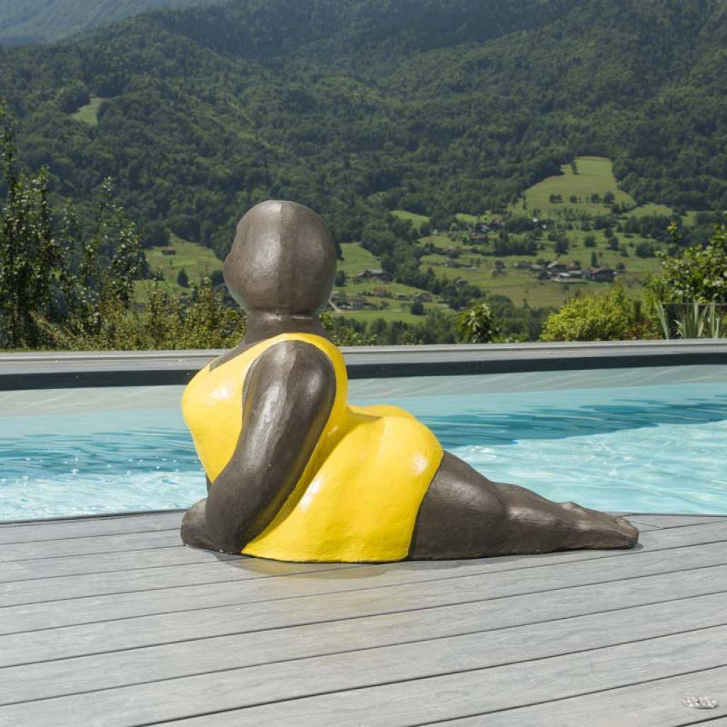 Statue grosse femme jaune - Image 3