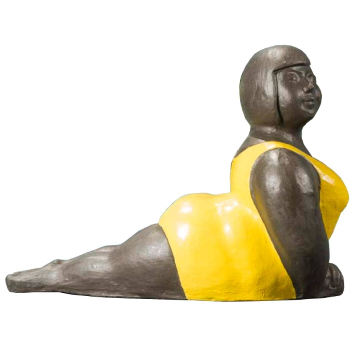 Statue grosse femme jaune - Image 1