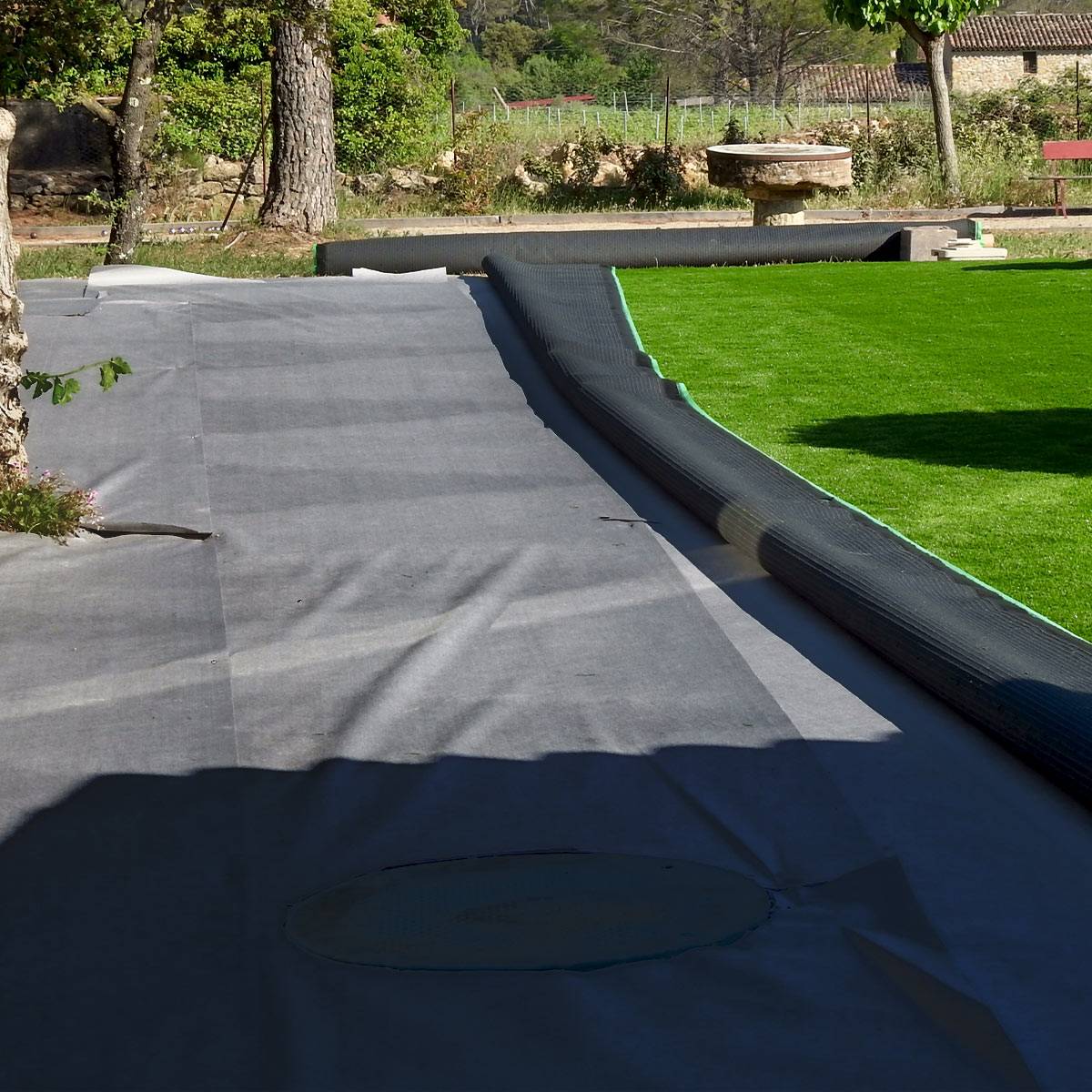AGCO - Bâche géotextile 150 g/m² – Rouleau 1,50 x 25 m, 37,5 m² – Sous gravier, gazon et jardin - Image 6