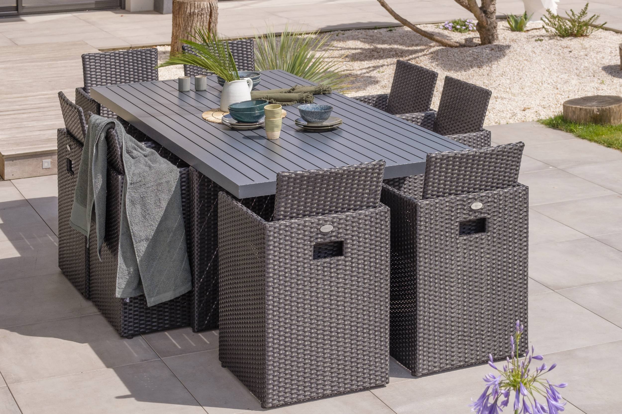 Dcb Garden - Ensemble repas encastrable 8 places résine tresséee - Noir - PVC-8-ALU - Image 1