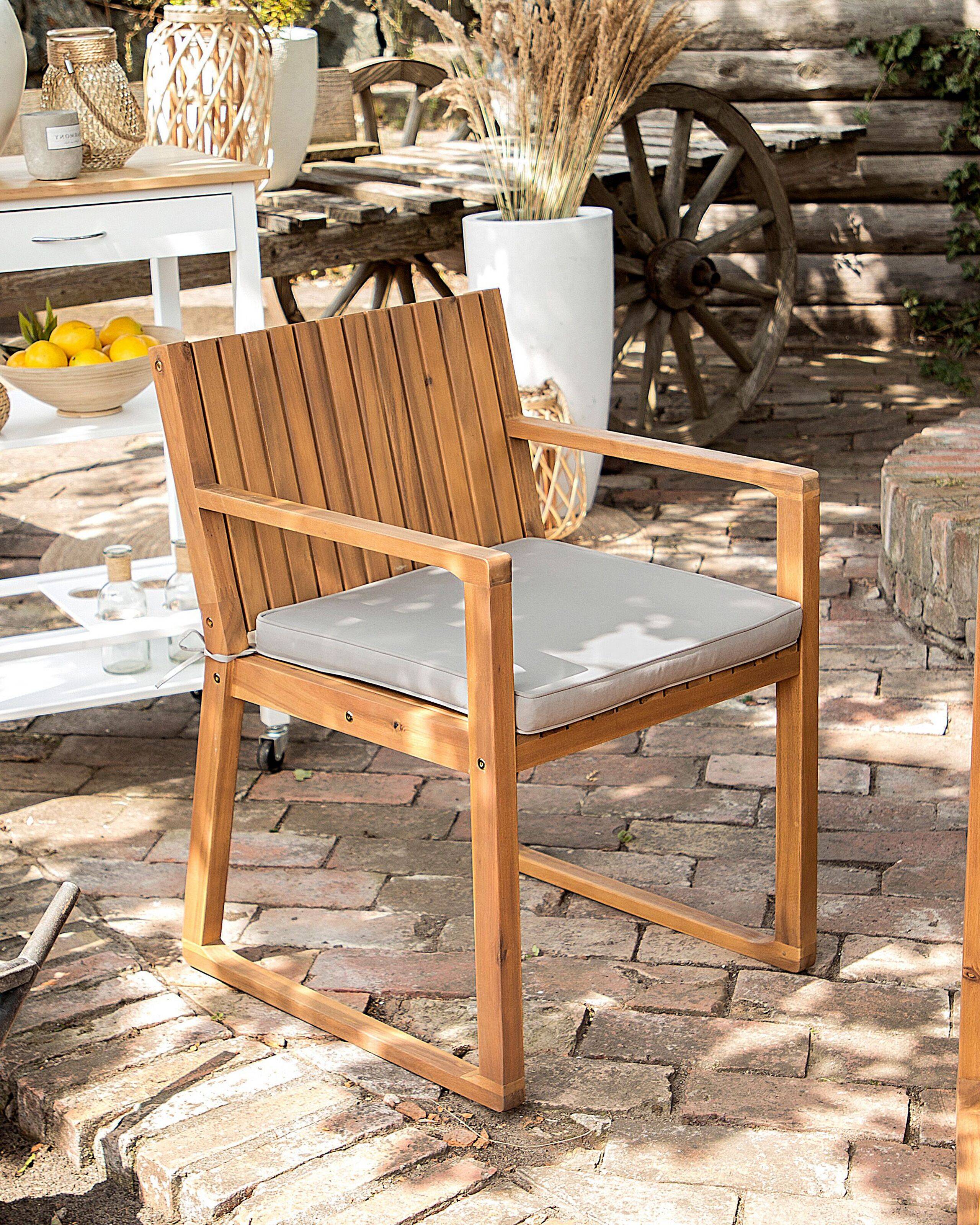 Beliani - Lot 8 Chaises de Jardin ou Terrasse en Bois d'Acacia Résistant avec Coussins Gris Beiges Matières Durables Confort d'Assise Optimal Beliani - Image 2
